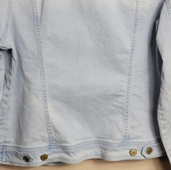 Isaac MizrahiBlue  Women's TRUE DENIM Jean Jacket with Patch Pockets Size 8 - Picture 7 of 9